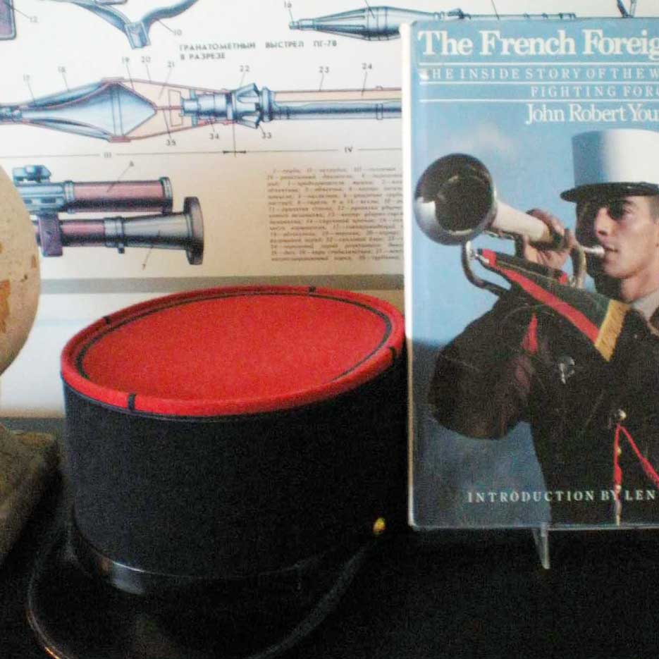 How to Use Books as Decorative Accessories