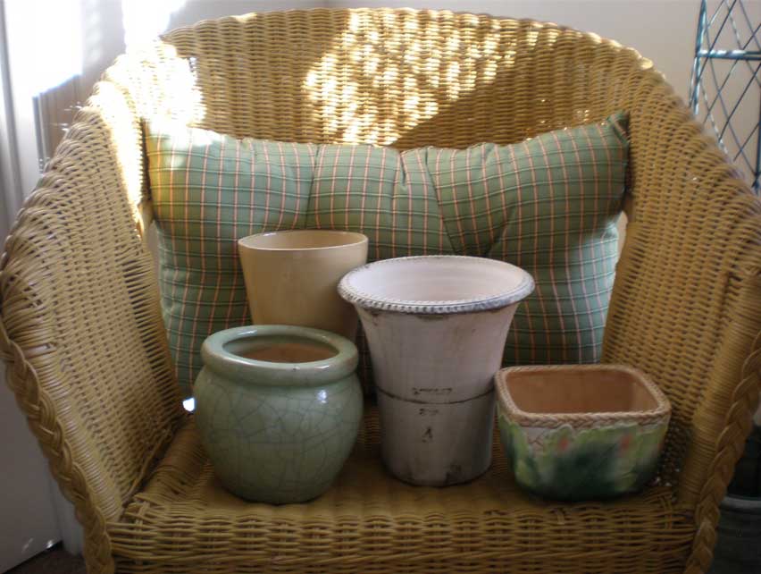 chair-with-pots
