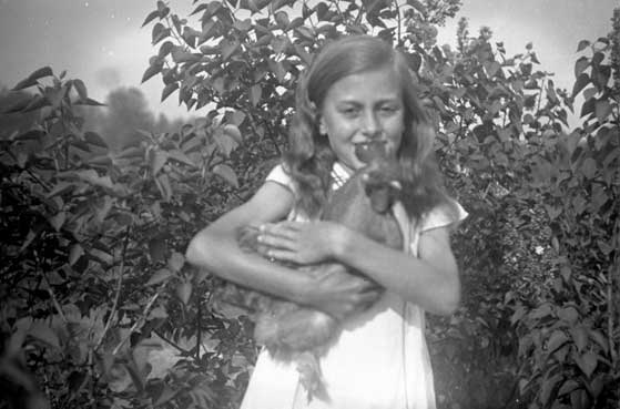sonja-with-chicken