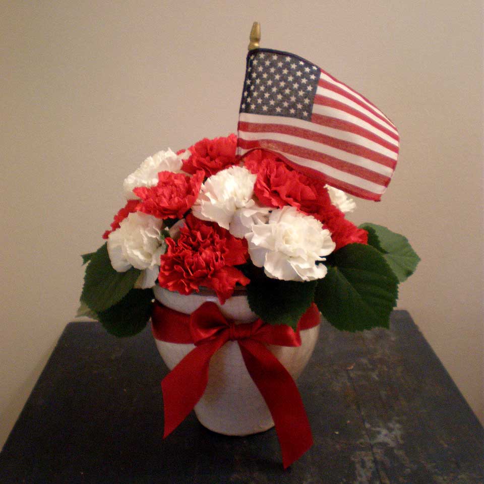 How to Create Patriotic Arrangements for Summer Gatherings
