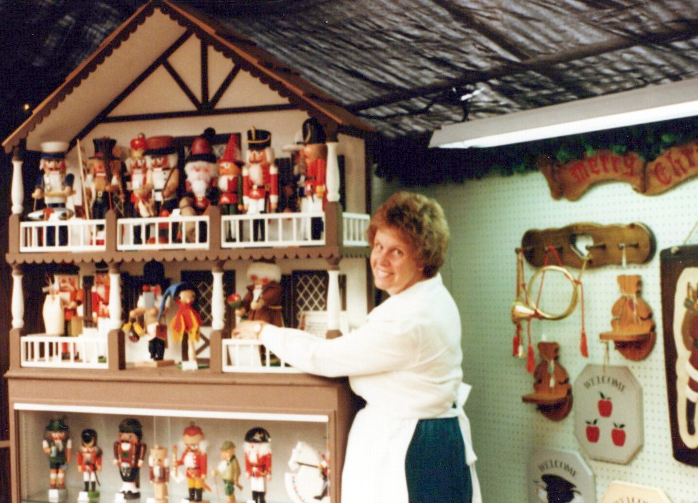 Ele Behnke, Behnke's Christmas Shop